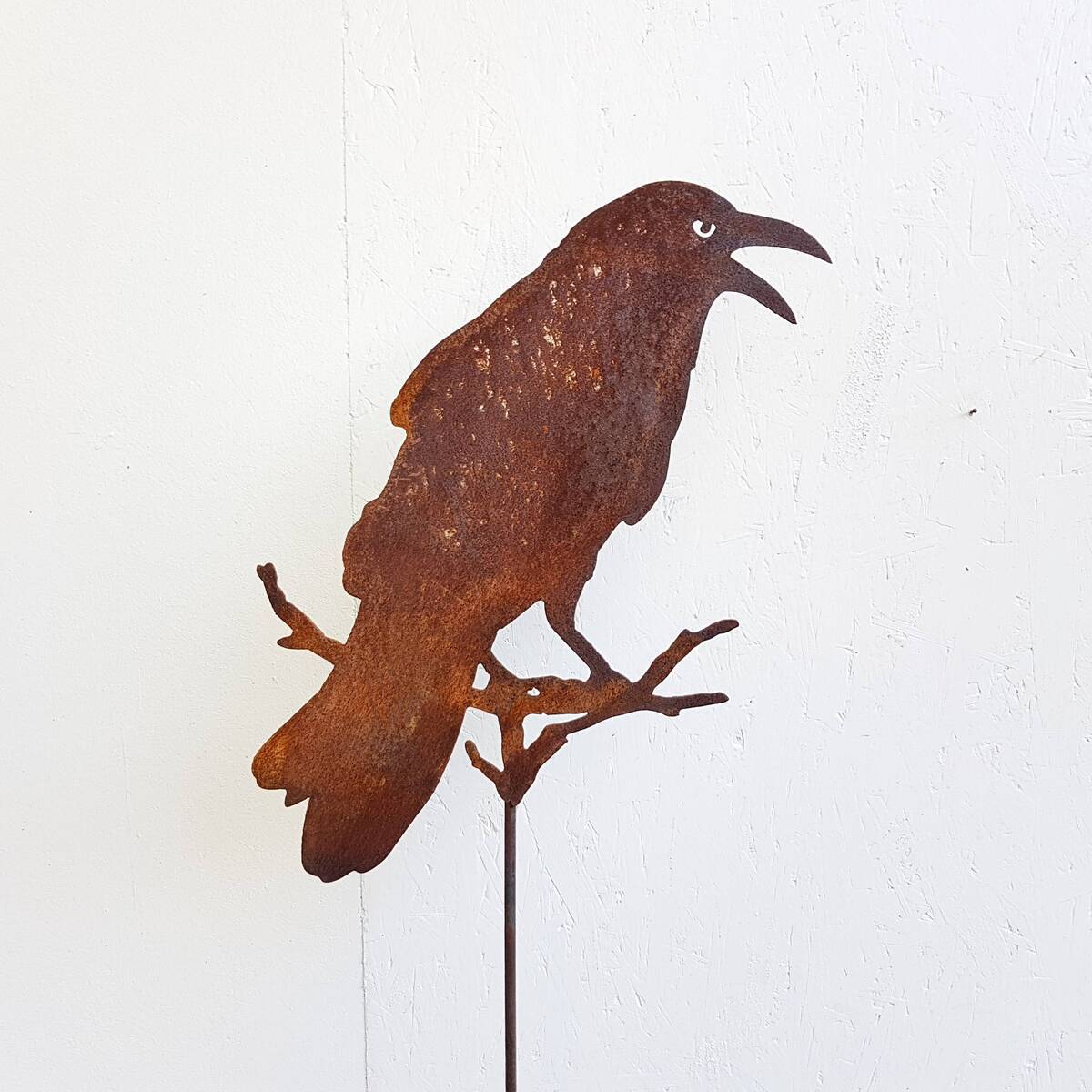 Rabe auf Ast, aus Rosteisen, H. 150cm