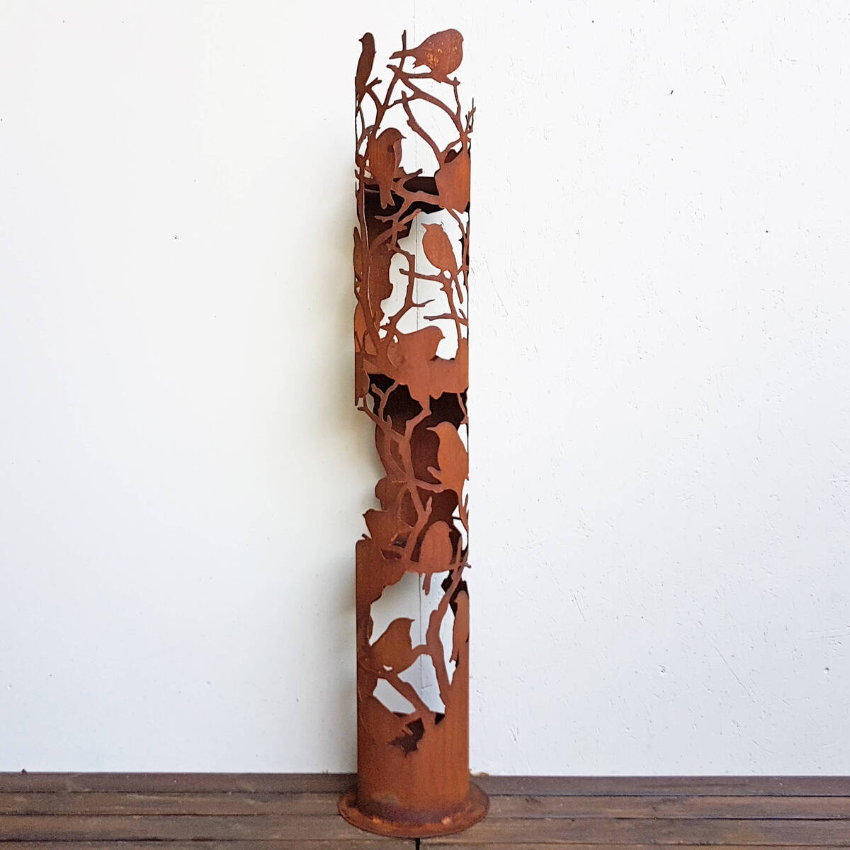 Colonne en fer rouillé, oiseaux, H.180 cm 