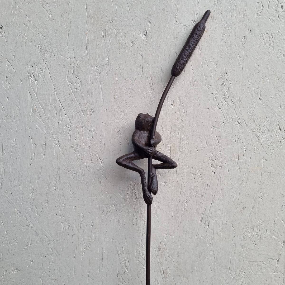 Frosch auf Halm aus Gusseisen, H. 122cm