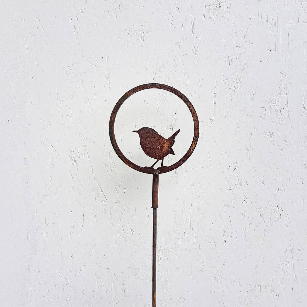 Zaunkönig im Ring, aus Rosteisen, H. 119cm