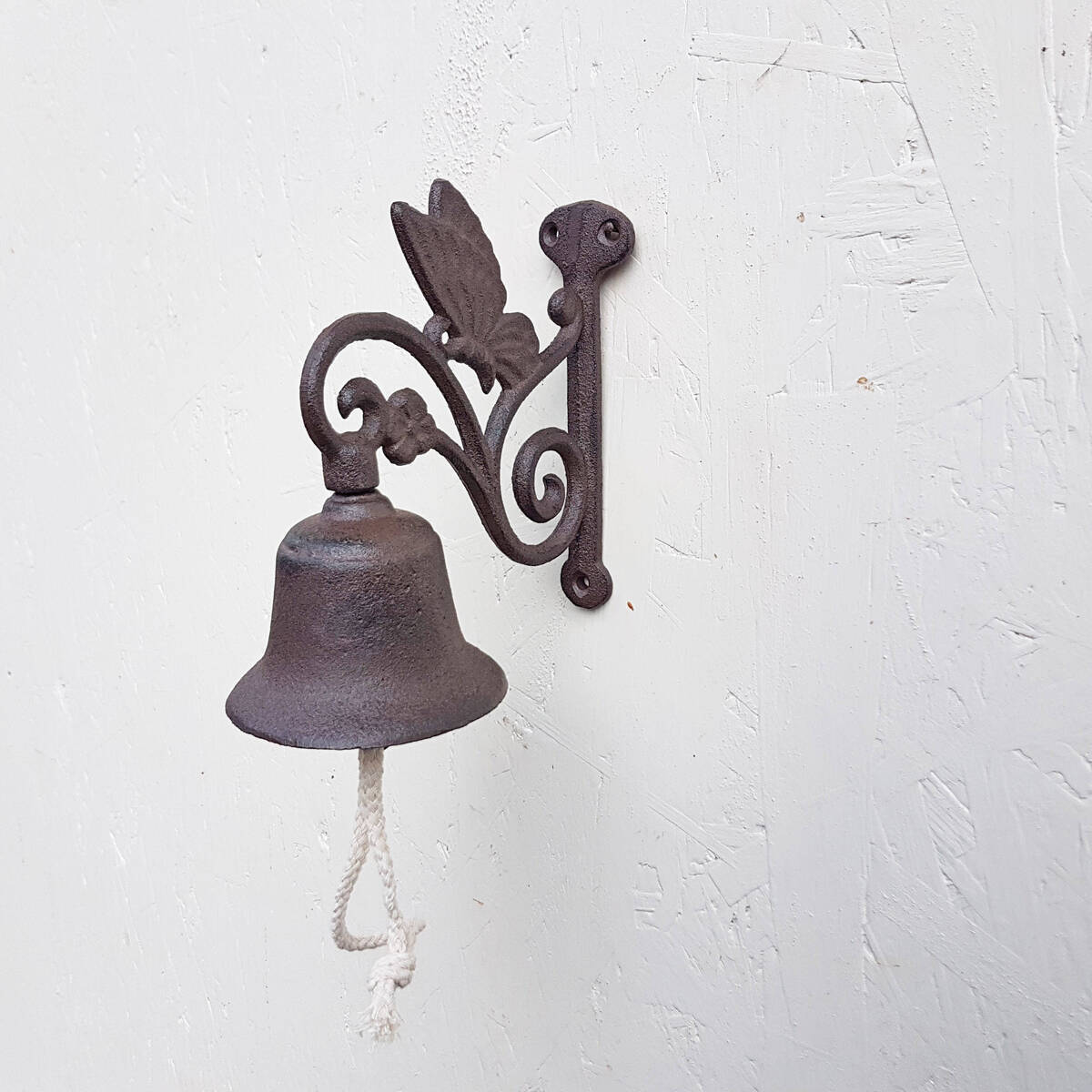 Cloche en fonte, papillon