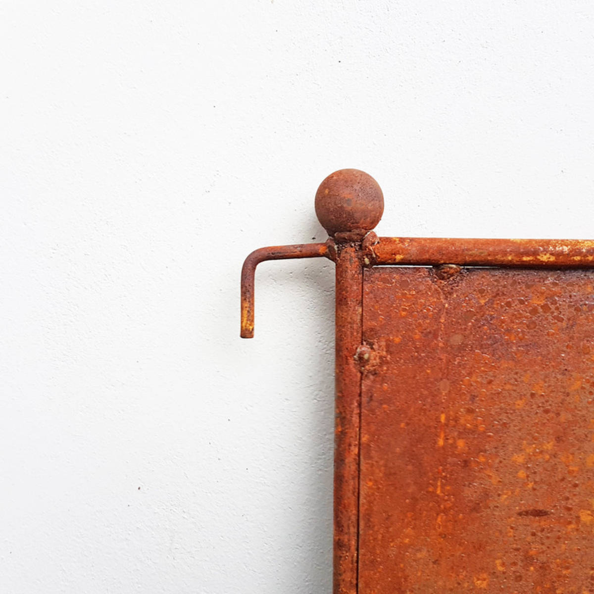 Paravent aus Rostmetall, H. 80cm / L. 150cm