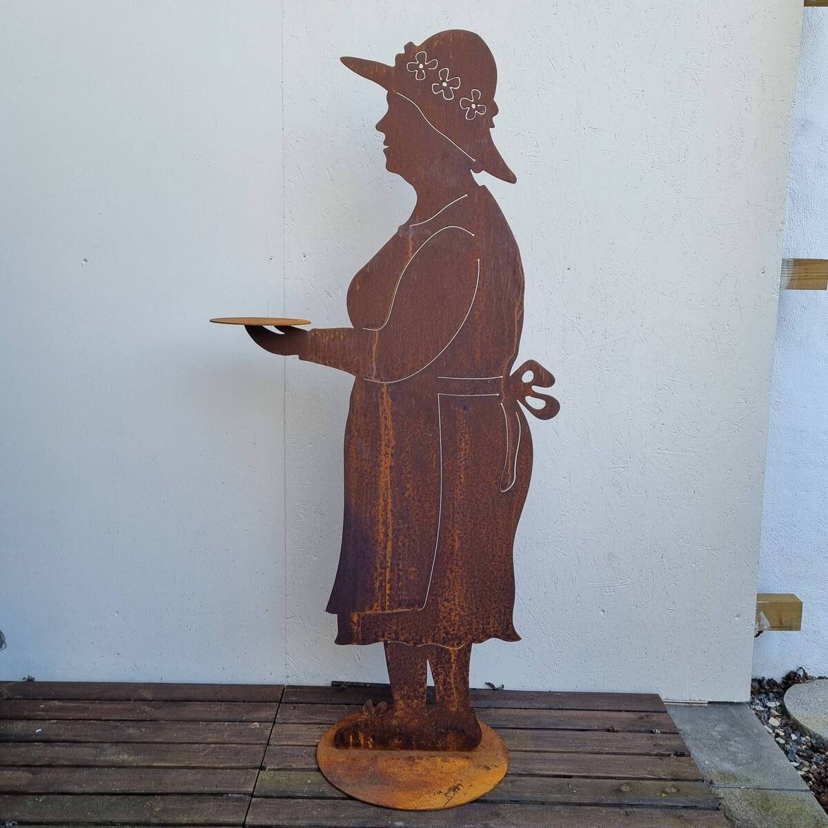 Grossmutter im Garten, 163 cm 