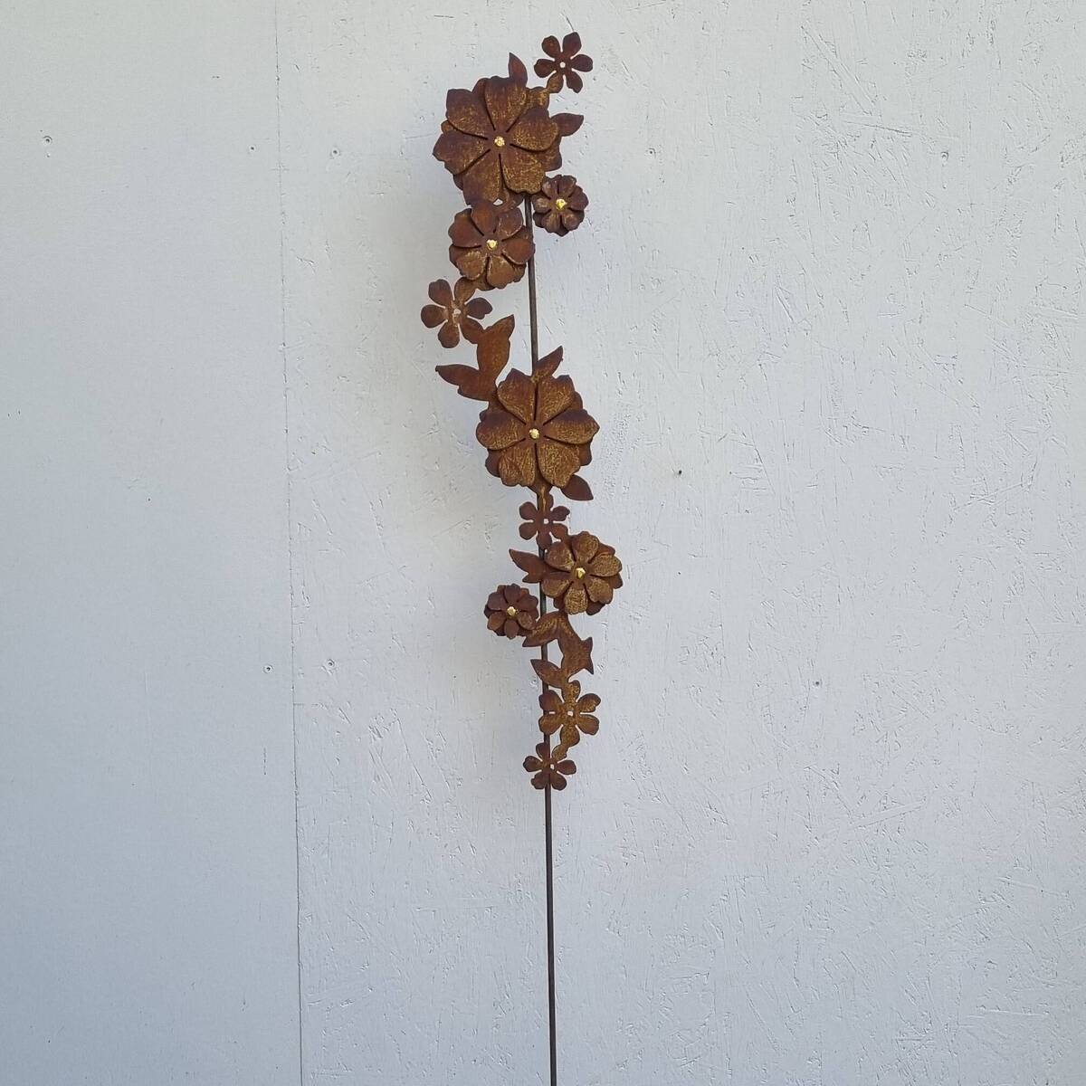 Blumen am Stab, aus Rosteisen, 186 cm 