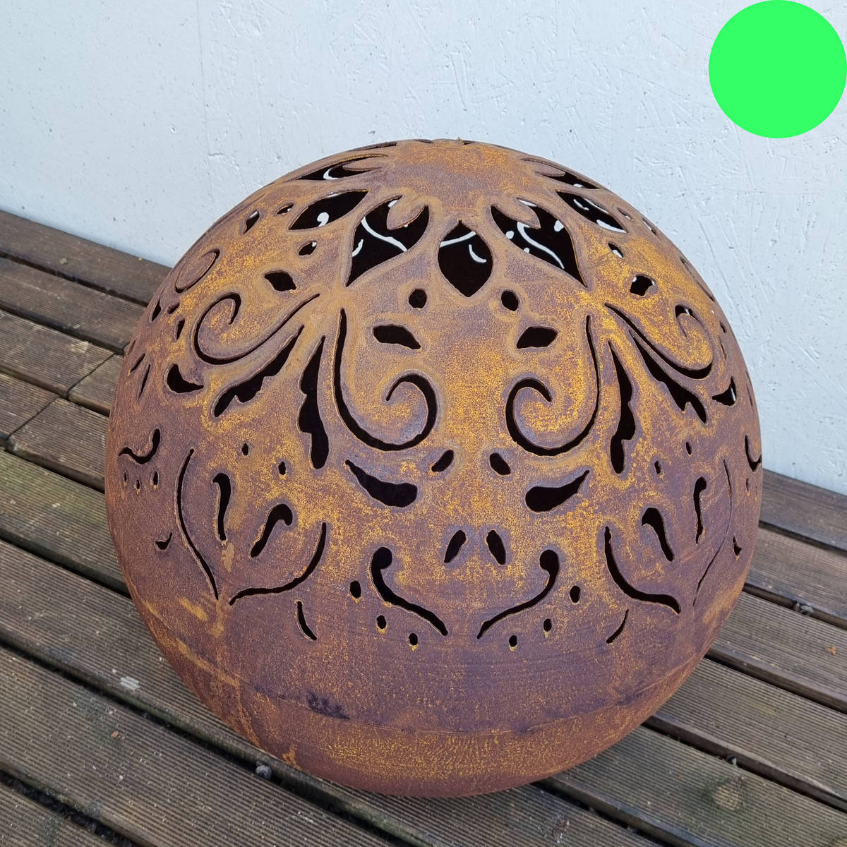 Kugel aus Rosteisen, wunderbar ausgeschnitten  