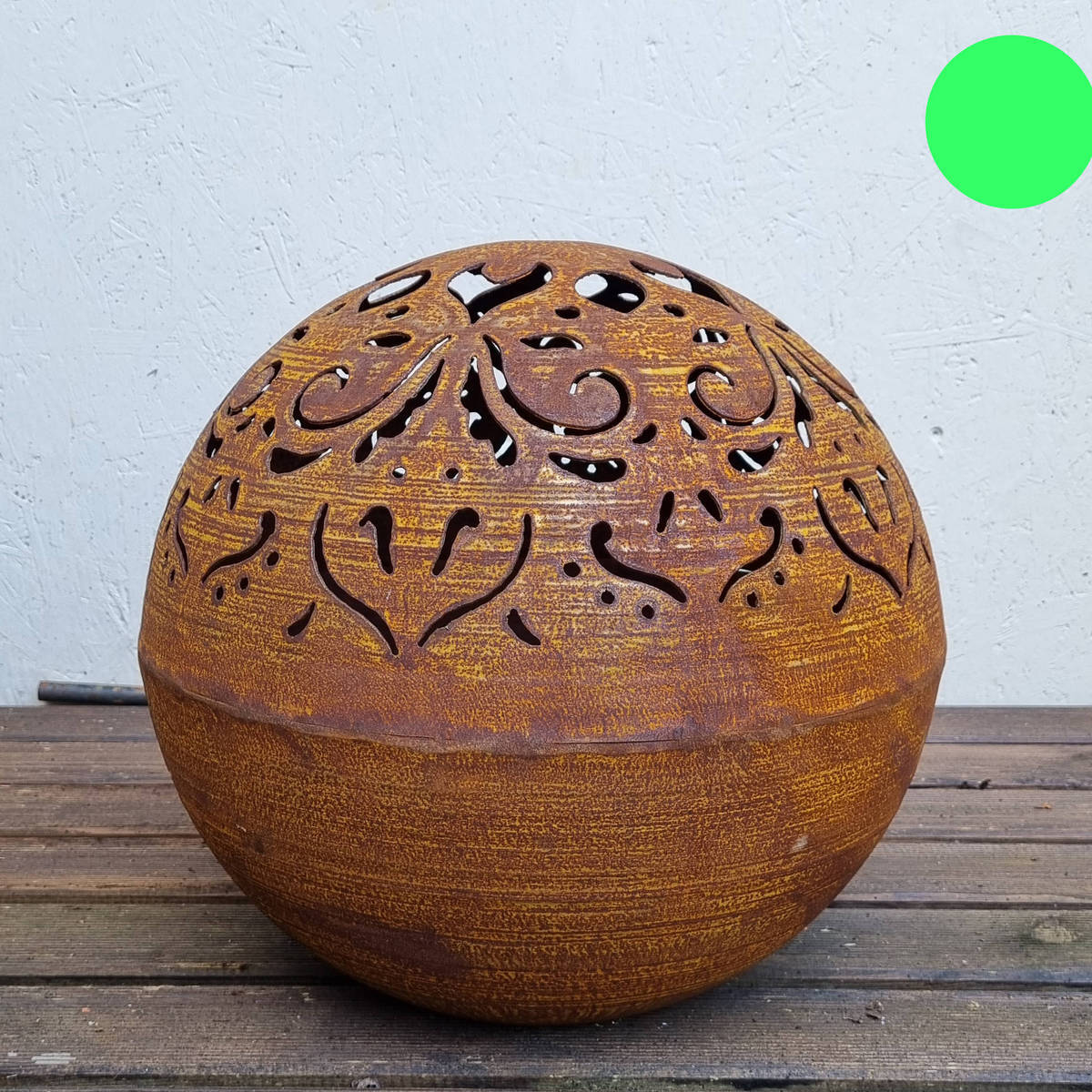 Boule en fer rouillé, superbe dessin 