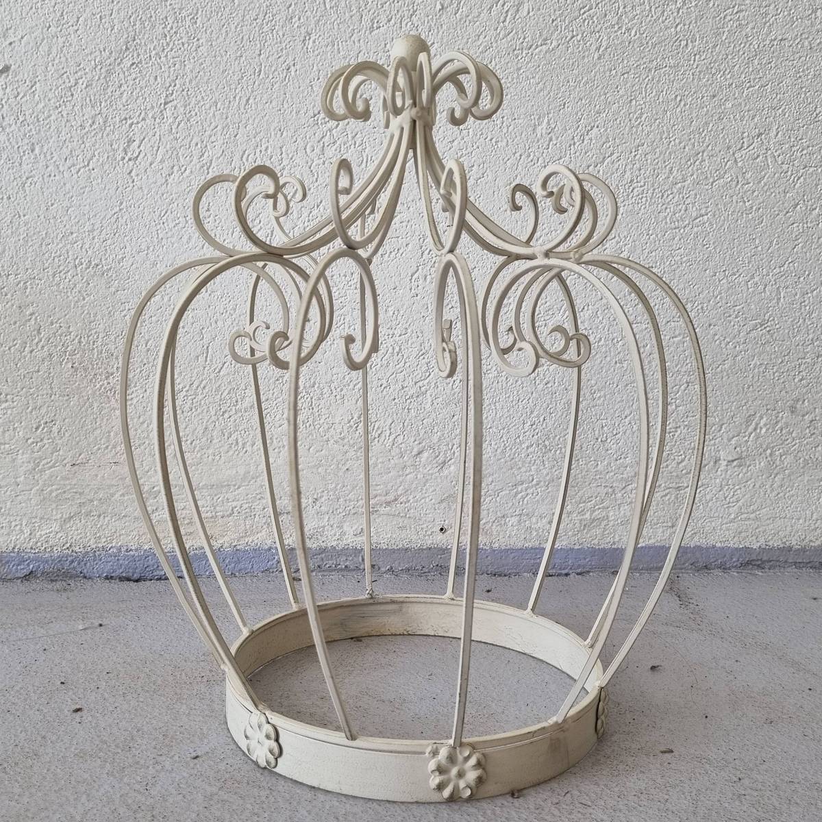 Couronne en métal, H.39 cm 