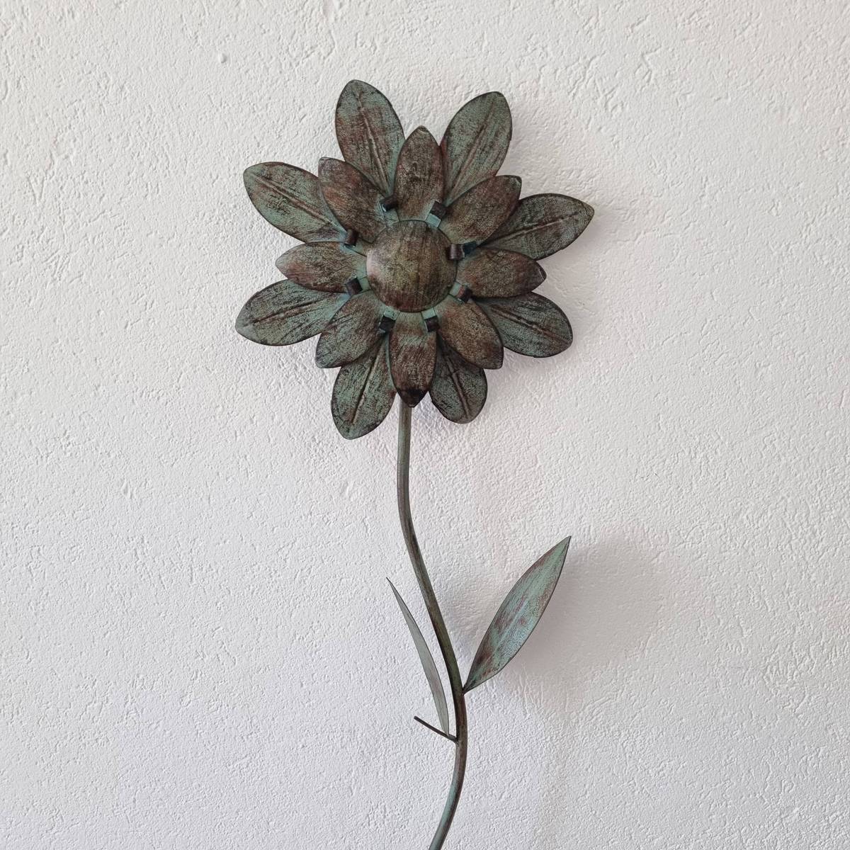 Fleur en métal, sur tige, 134 cm 