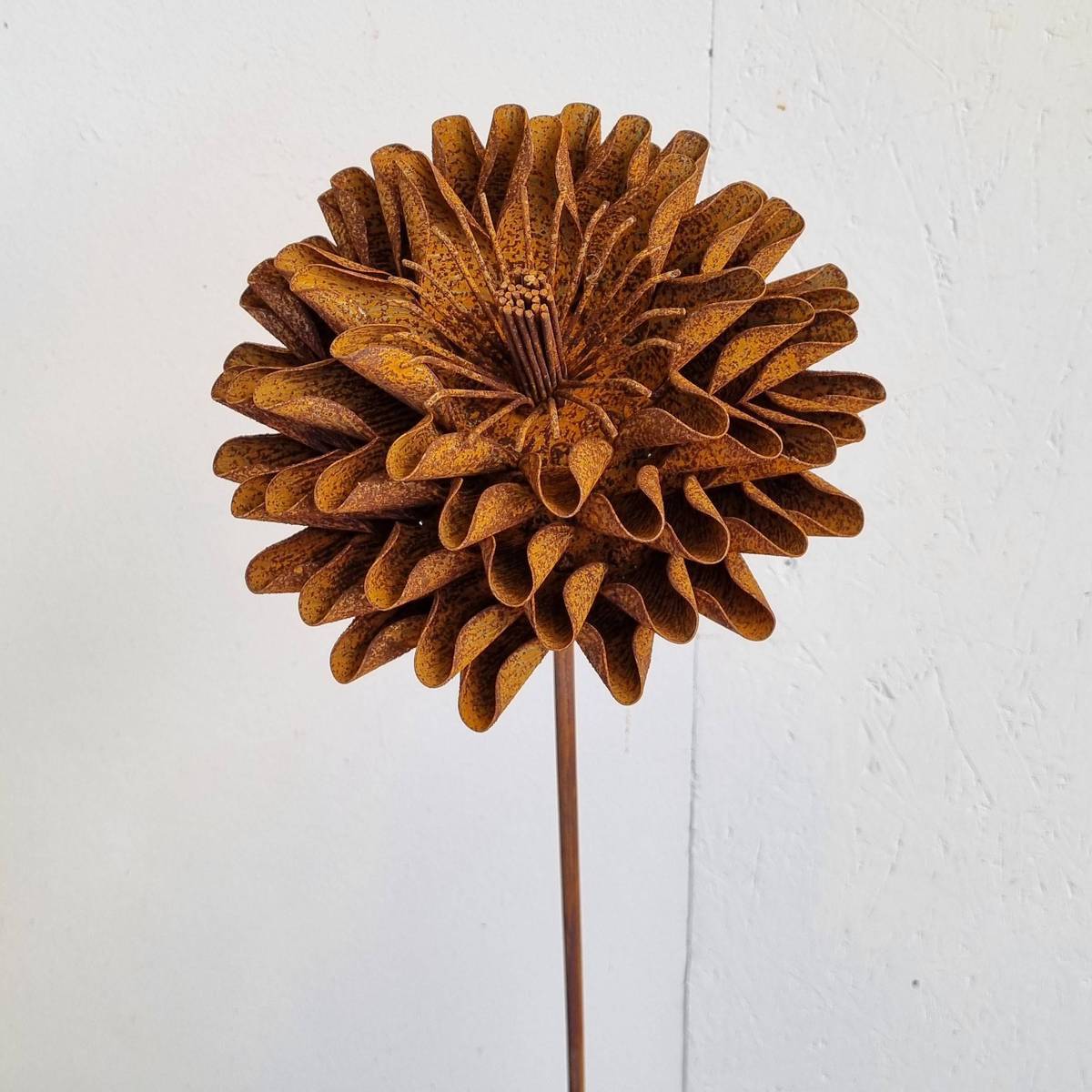 Fleur en fer rouillé, sur tige, 145 cm 