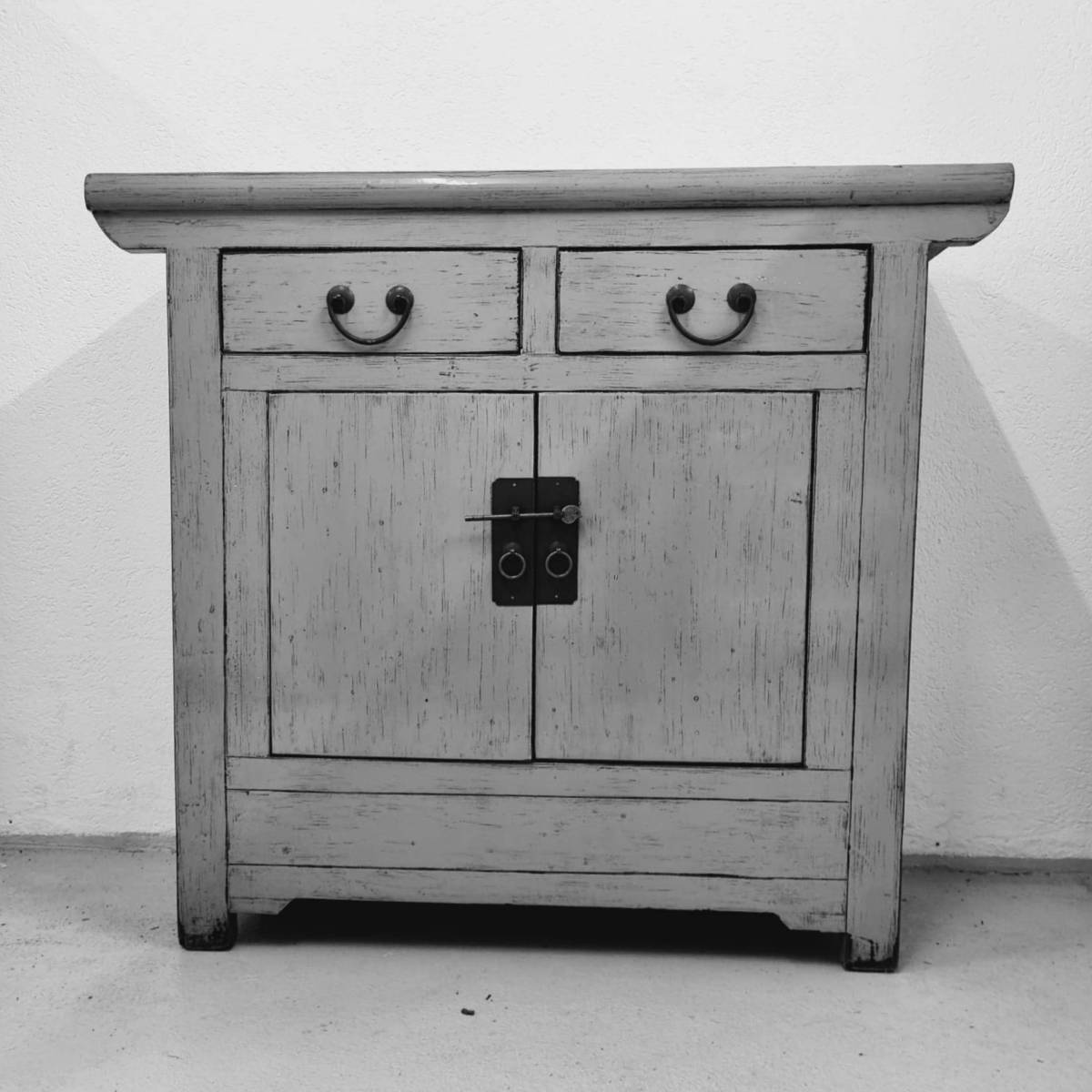 Antike chinesische Kommode, grau alt gemacht 