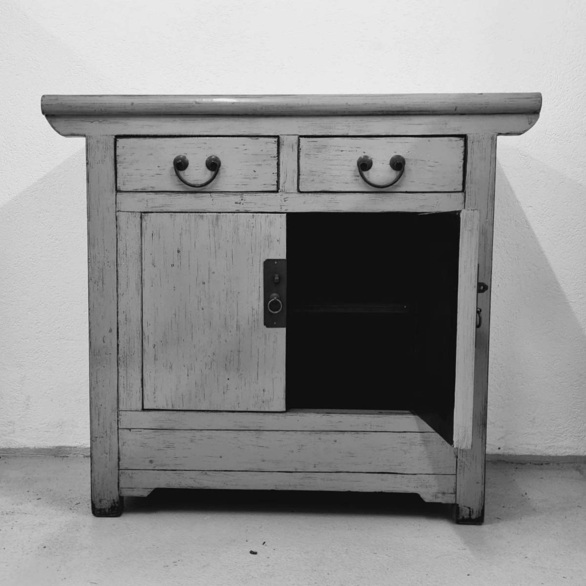 Antike chinesische Kommode, grau alt gemacht 