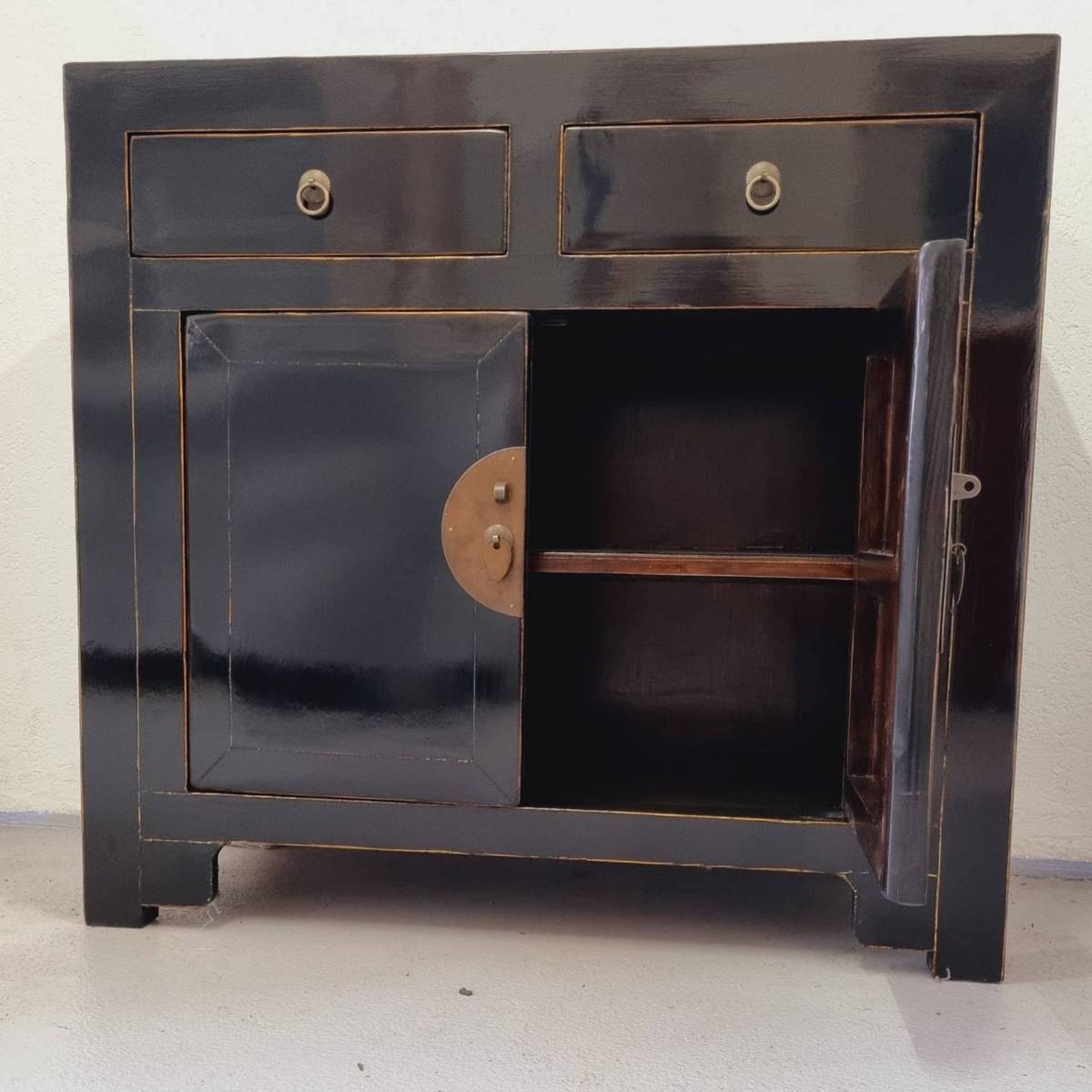 Antike chinesische Kommode, schwarz gemacht, original Verschluss 