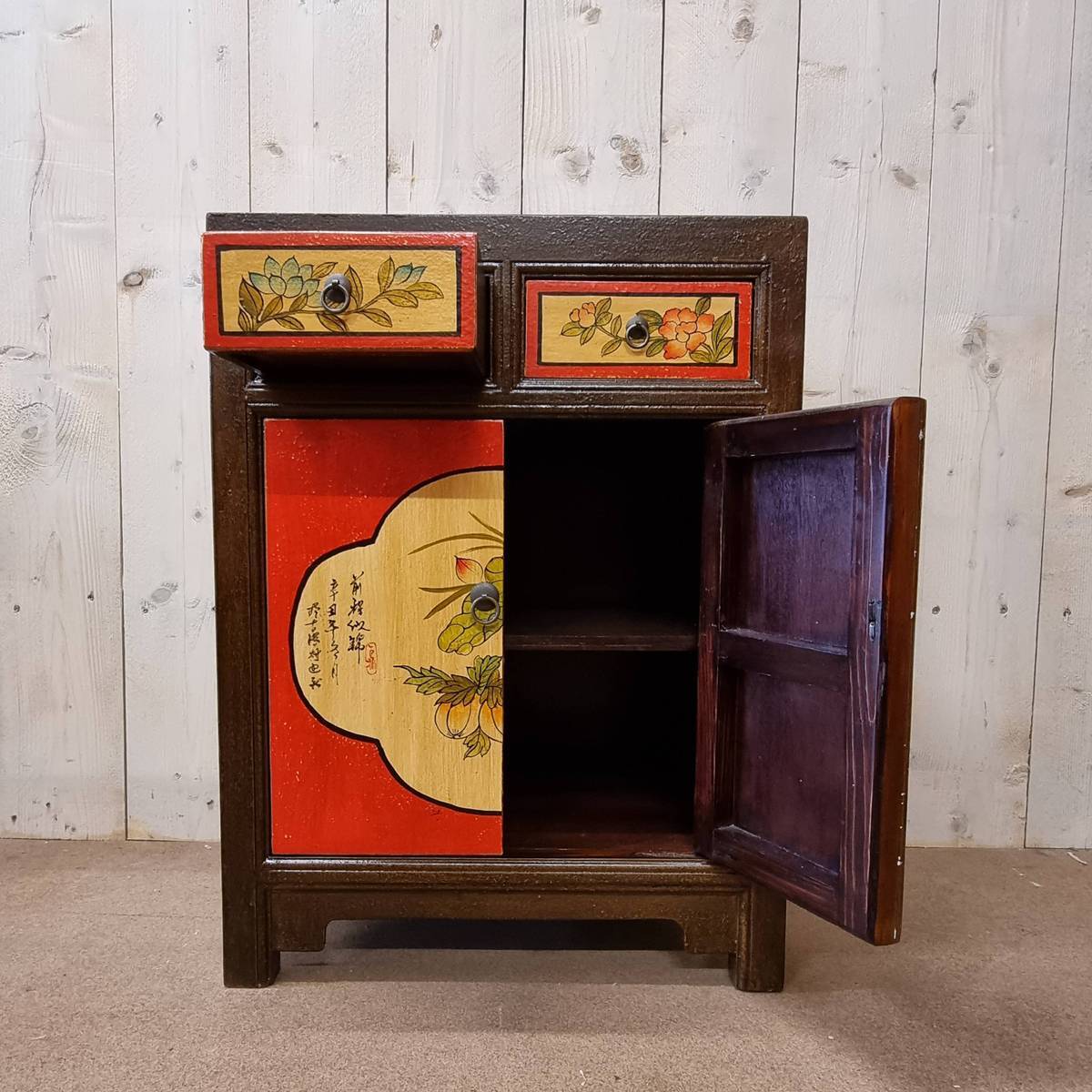 Petite commode chinoise traditionnelle, peinte à la main 