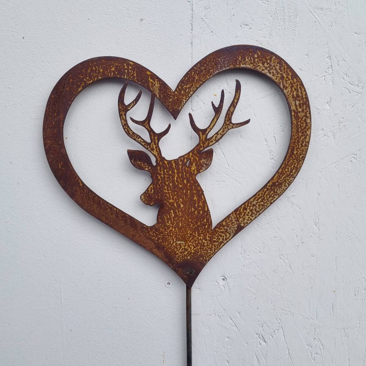 Cerf en fer rouillé, sur tige, 153 cm 