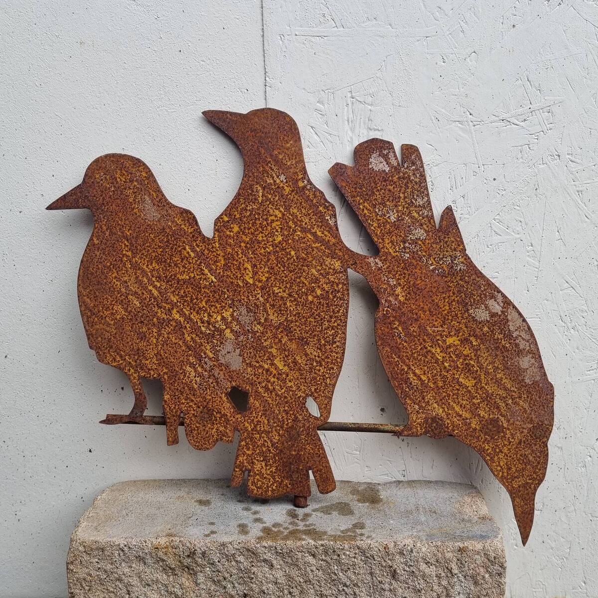 3 Rabe auf Stange, aus Rosteisen, L. 46 cm 