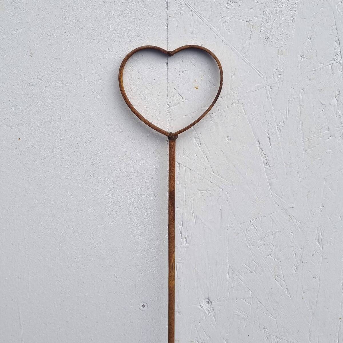Coeur sur tige en fer rouillé, 170 cm 