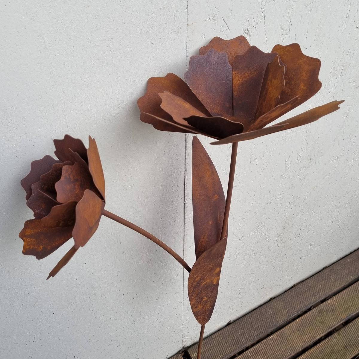 Rose aus Rosteisen, am Stab, 110 cm 