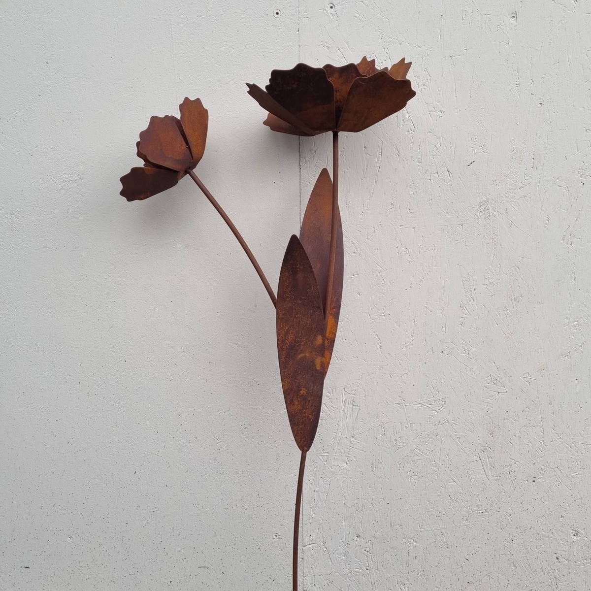 Rose aus Rosteisen, am Stab, 110 cm 