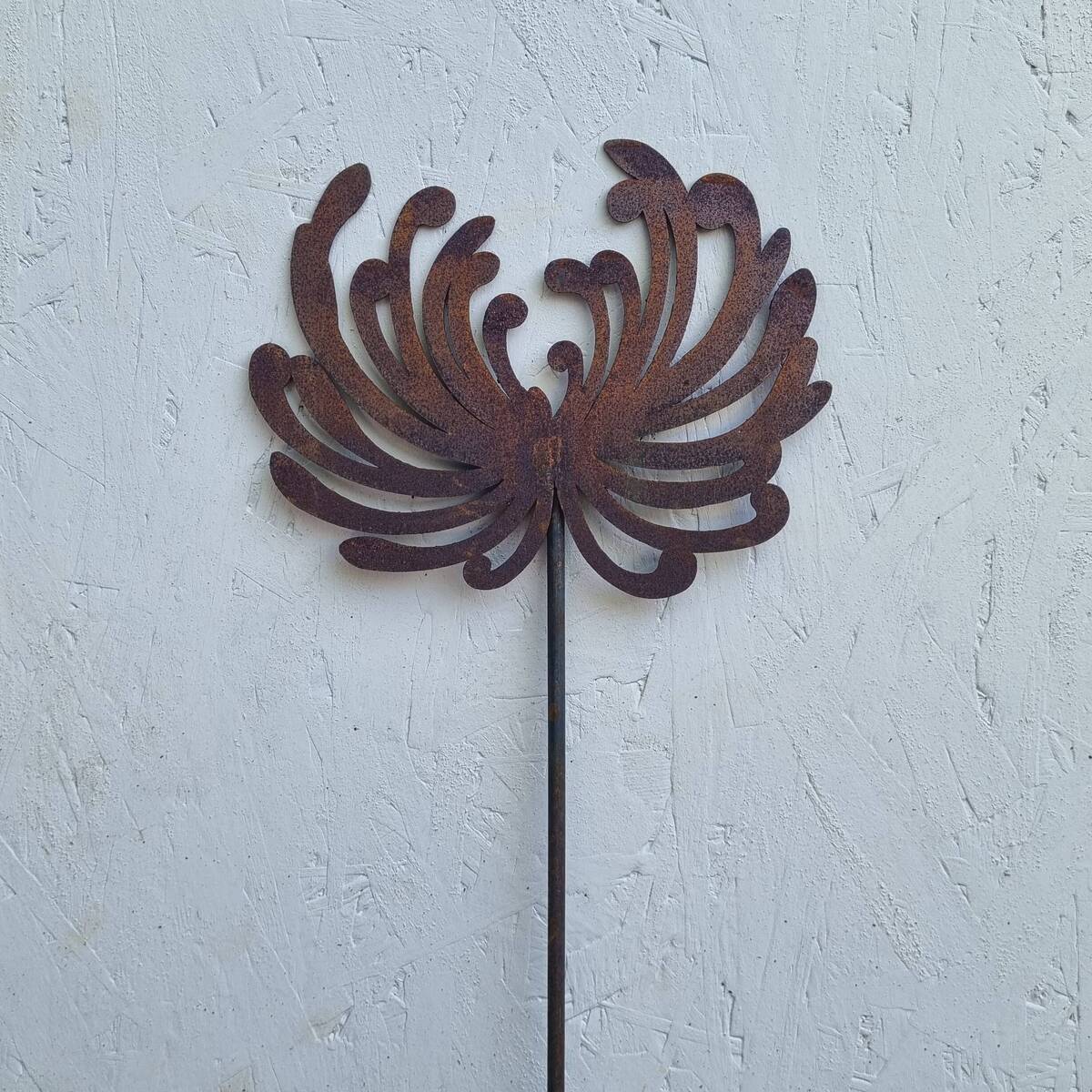 Chrysantheme sur tige en fer rouillé, 90 cm 