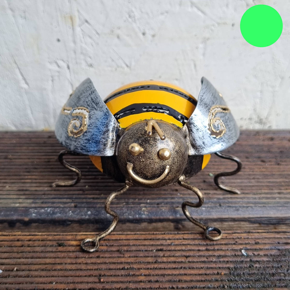 Abeille en métal peint, 8 cm 