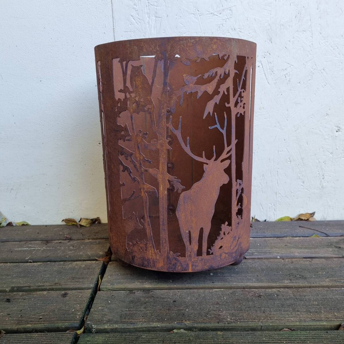 Feuerstelle aus Rosteisen, Hirsch im Wald, Durchmesser 27 cm 