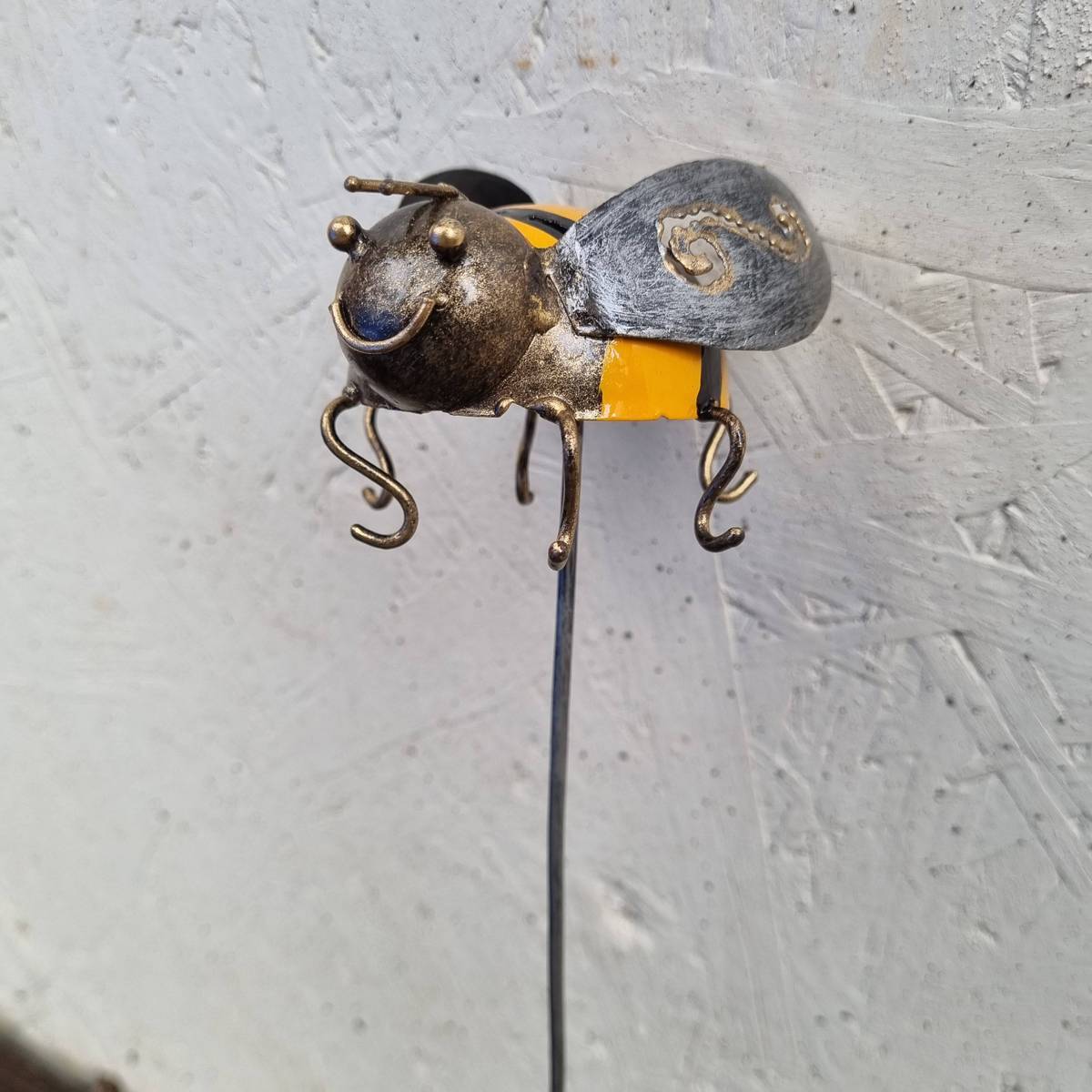 Biene aus Metall, bemalt, zum stecken, 46 cm 