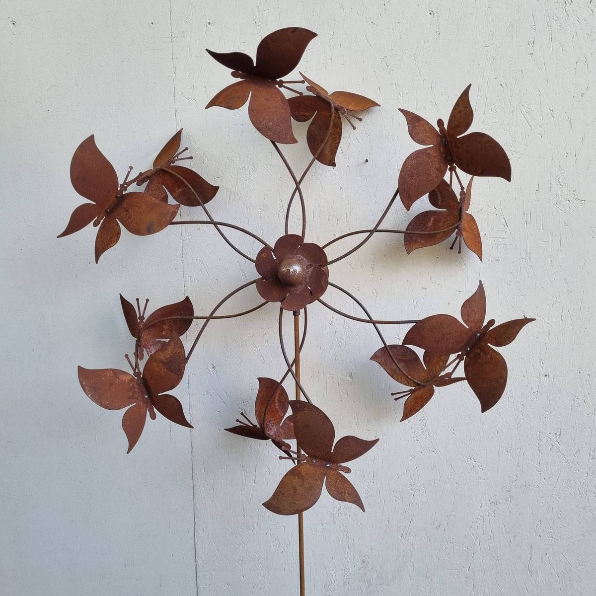 Girouette en fer rouillé, sur tige,  Ø 70 cm 