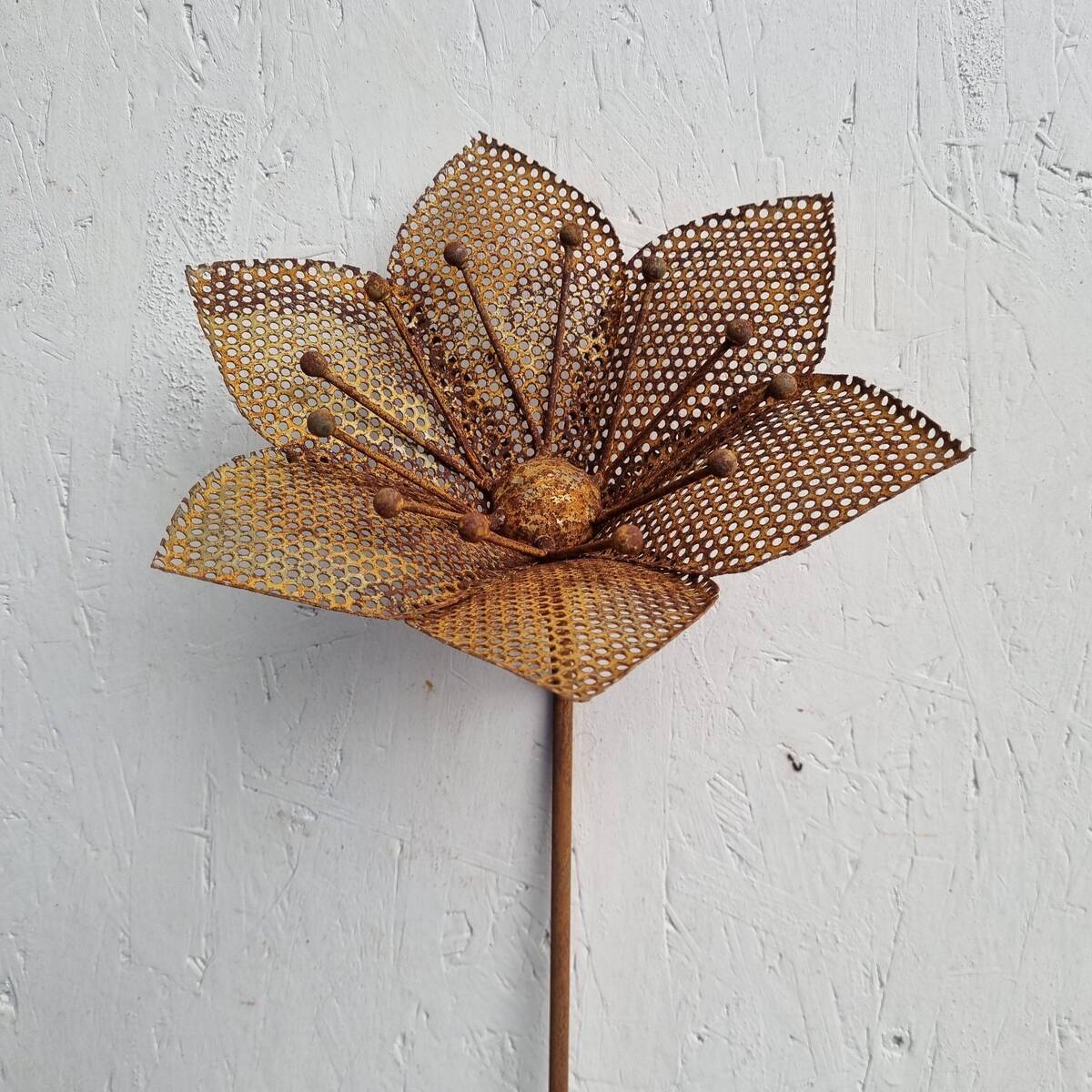 Fleur en fer rouillé, 148 cm 
