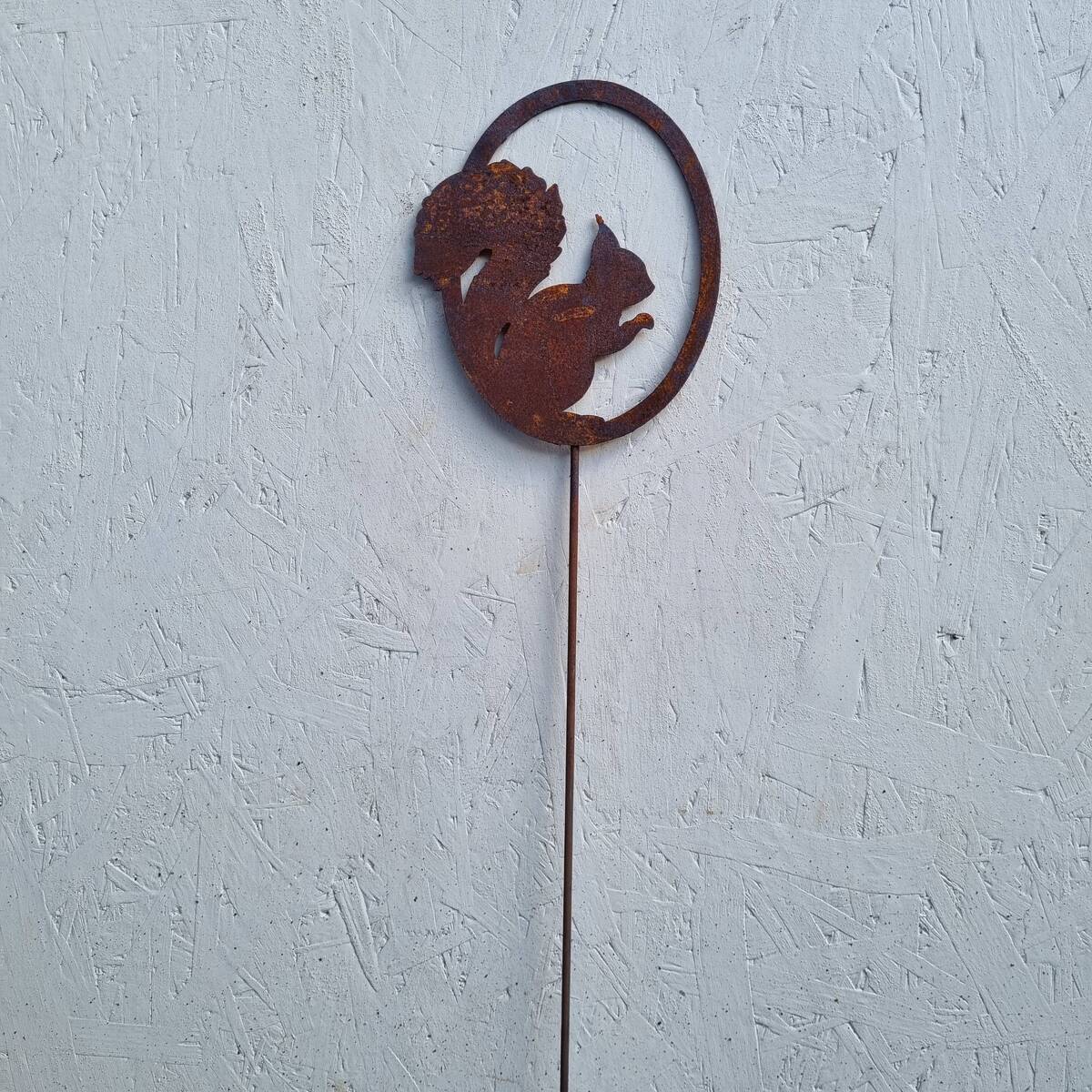 Eichhörnchen aus Rosteisen, zum stecken, 77 cm 
