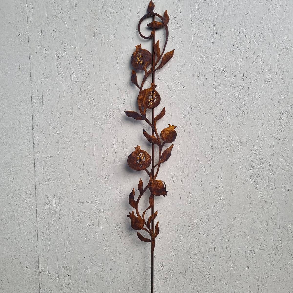 Liane de grenadier, sur tige, en fer rouillé, 125 cm 