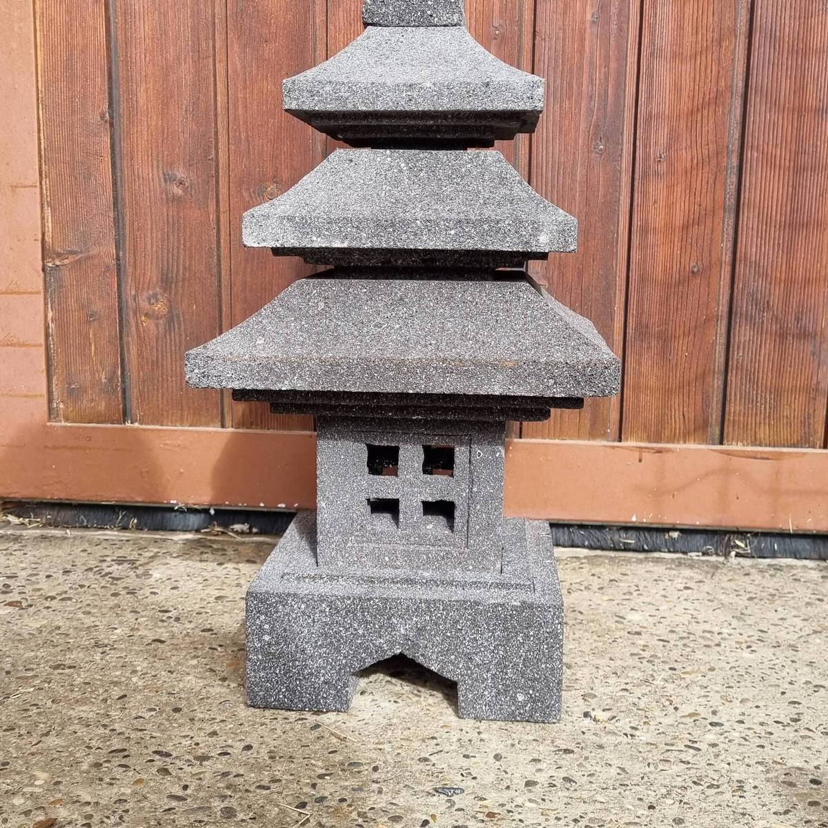 Lanterne japonaise en andesite, 55 cm 