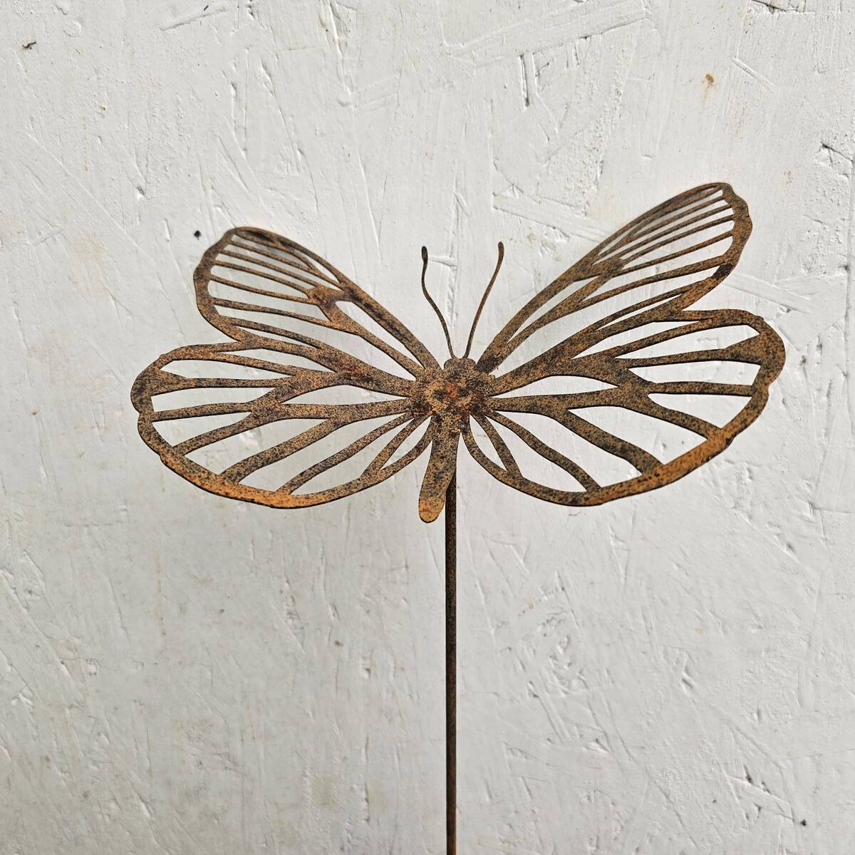 Schmetterling aus Rosteisen, auf Stab, 125 cm 