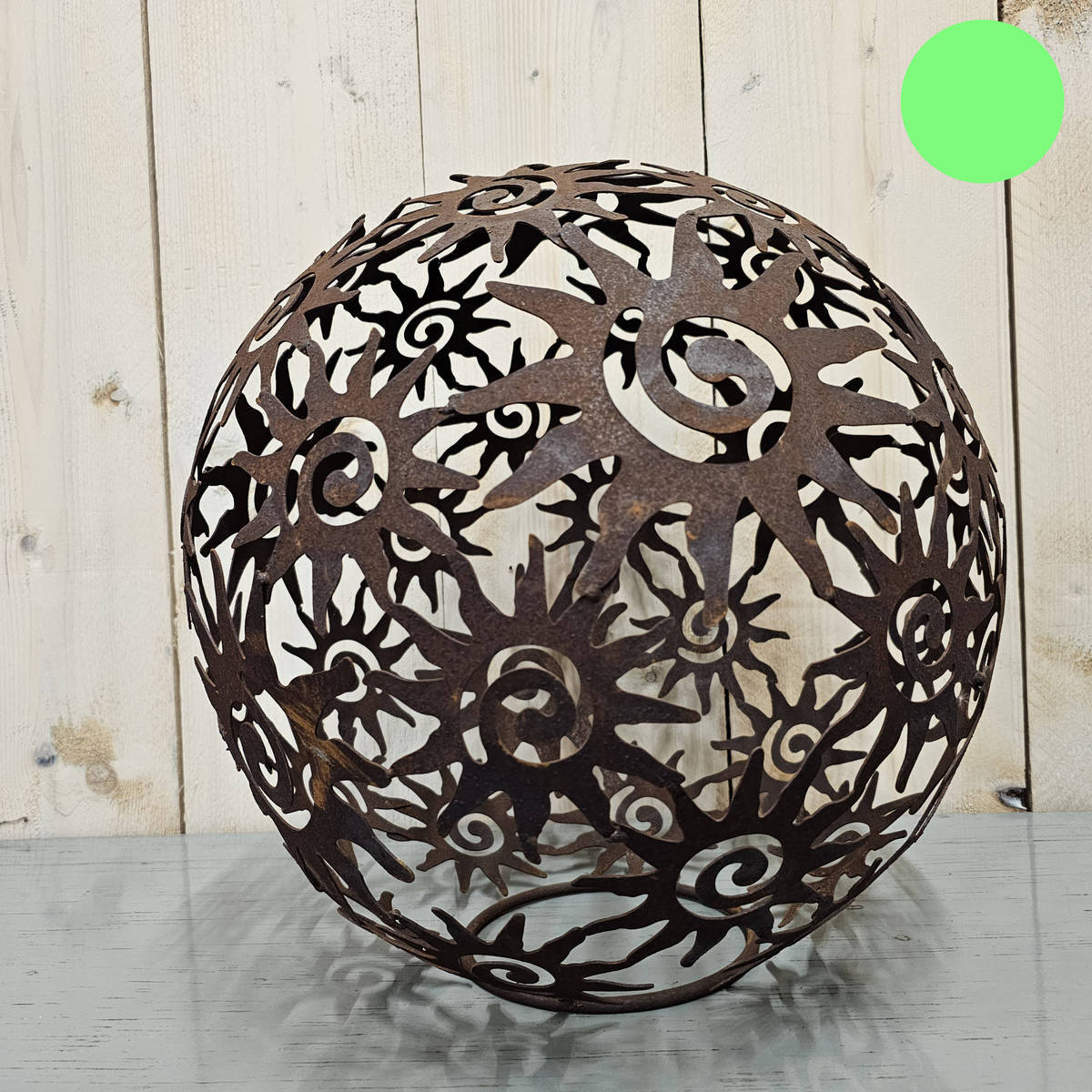 Boule en fer rouillé, Soleil, 36 cm 