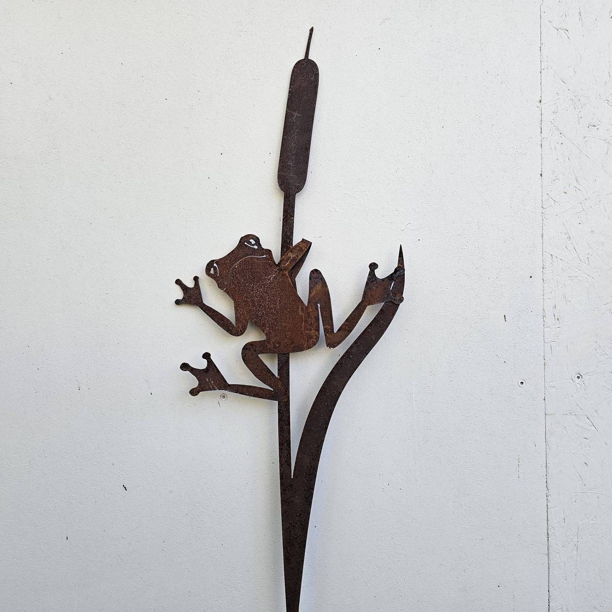 Frosch am Schilf, aus Rosteisen, 120 cm 