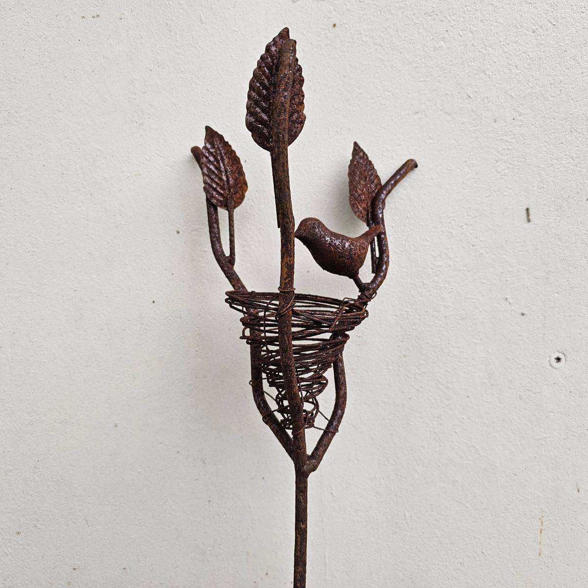 Vogelnest auf Stab, Rosteisen, 153 cm 