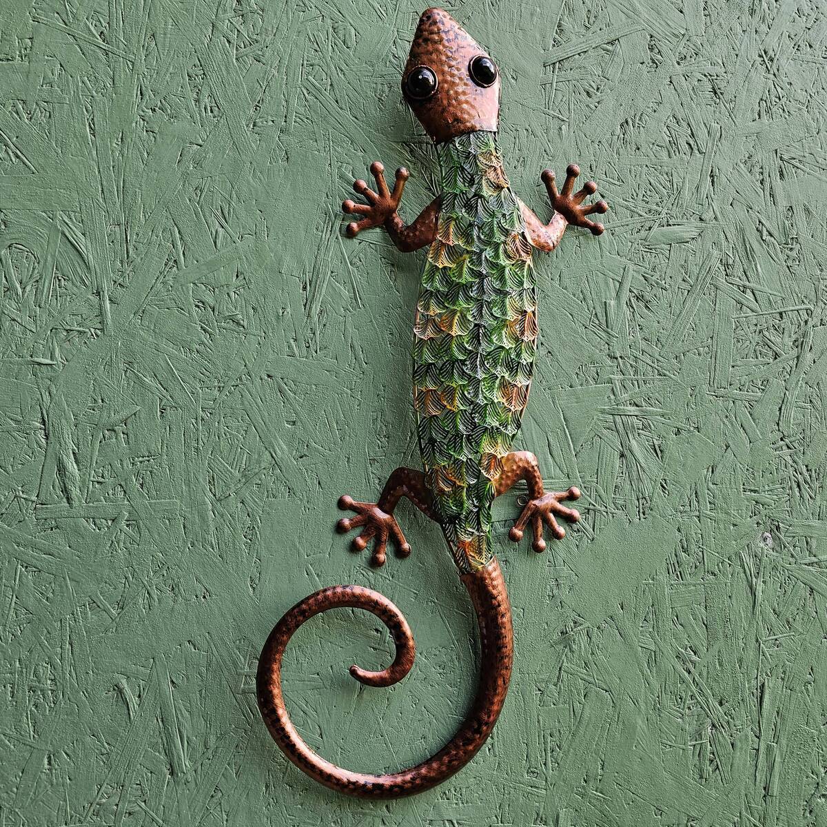 Salamander aus Metall bemalt, zum an eine Wand hängen, H. 72 cm 