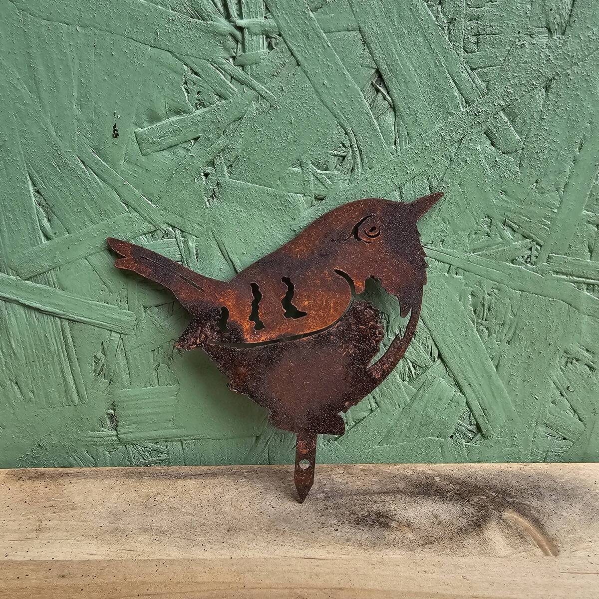 Troglodyte en fer rouillé, à piquer, 9 cm 