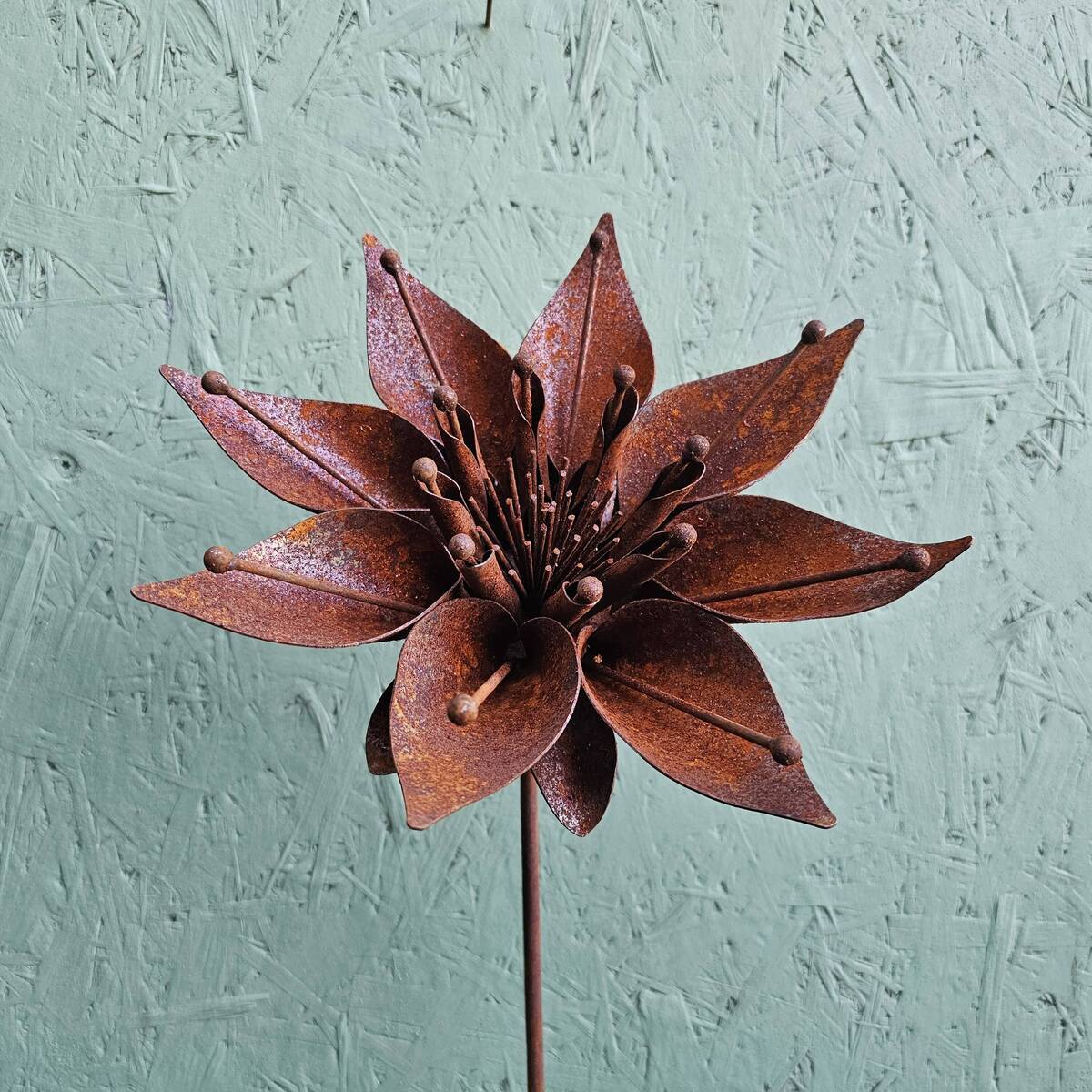 Fleur en fer rouillé, 148 cm 