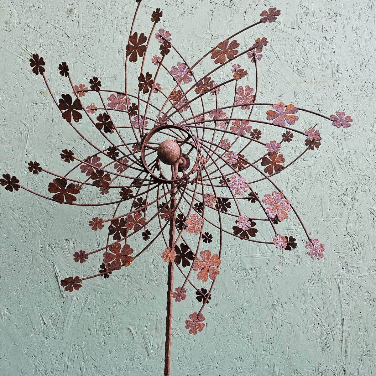 Windrad aus Rosteisen, 2 Rad, Durchmesser 62 cm , H. 190 cm 